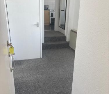 Portswood Apartment | Spring Crescent Apartments - Spacious 1 Bed with Parking, Sleeps 4