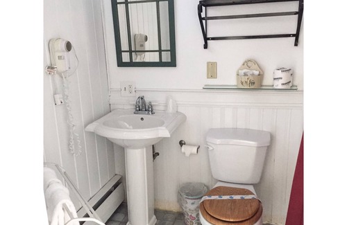 East Sandwich Hotel | Spring Garden Inn