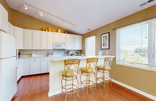 Rehoboth Beach Condo | Spring Lake Condo with balcony, free WIFI, W/D, shared pool