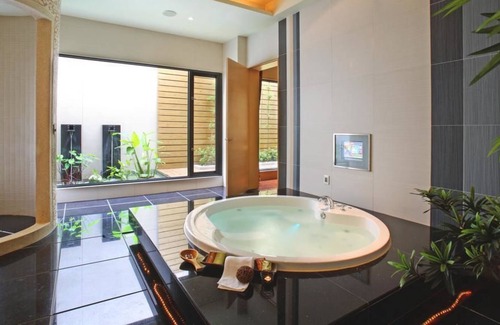 Dali House | Spring SPA Motel