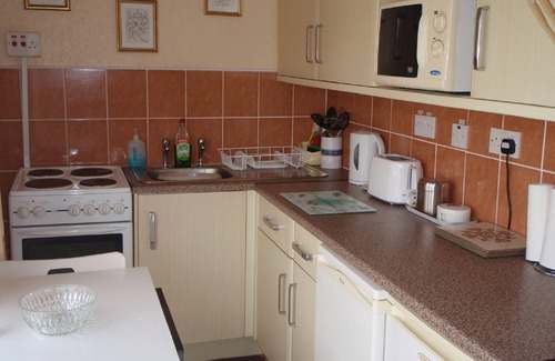 Padstow Ski Chalet | SPRING TIDE, family friendly with garden views in St Merryn