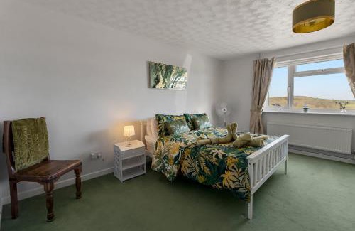 Newton Saint Cyres House | Springfield Deer View -No Commercial Sign written Vehicles,Private Hot Tub , 2 Dogs Max,Fishing Nearby & Communal Swimming Pool ,Pool open April to September