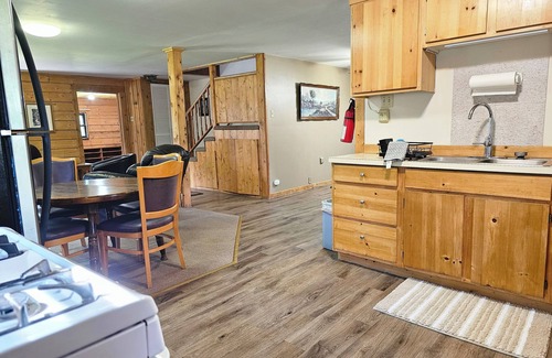 Kenny Lake Cabin | Spruce House: 8 Bedroom Family Cabin
