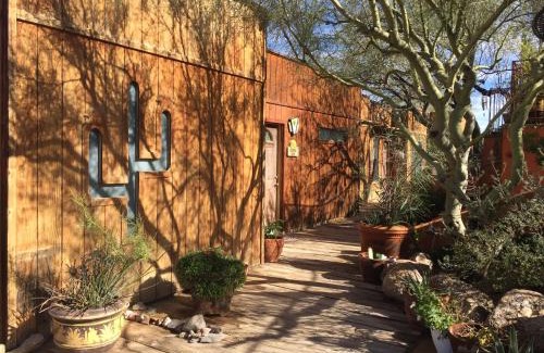 Cave Creek Bed & Breakfast | Spur Cross Inn