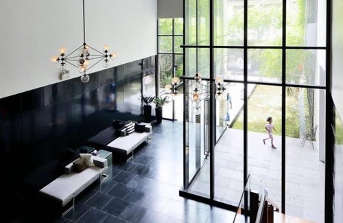 Samsen Nai Condo | [SR 2.2] 2BR FUTURISTIC @ BTS, Bangkok