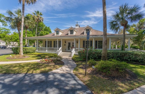 Demere Park Condo | SSI Retreat - Ocean Walk 2BR/2BA - Sleeps 6 - Centrally Located - Pet Friendly!