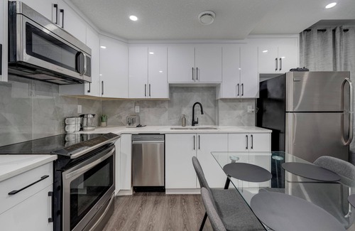 St. Albert House | St. Albert Luxury New 2BR/2BA Basement Private Entrance Pet-Friendly