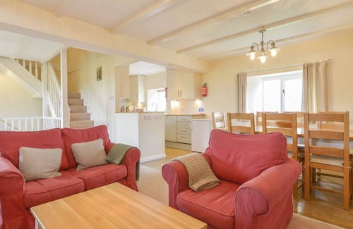Noss Mayo Cottage | ST AUBYN COTTAGE, pet friendly, with a garden in Noss Mayo