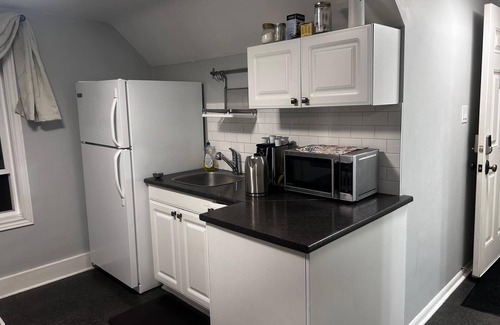 Winnipeg Apartment | St. Boniface Cozy Second Floor Suiten