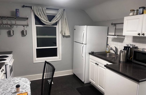 Winnipeg Apartment | St. Boniface Cozy Second Floor Suiten