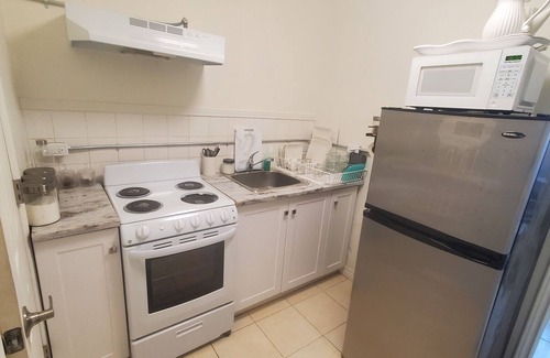 St. Catharines Apartment | St Catharines Studio Bachelors Apartment Affordable Stay