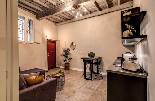 Rione VII Regola Apartment | St. Eligio Suite