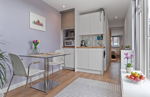 Hove House | St Helens Studio with Free Parking by My Getaways