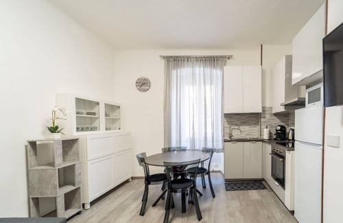 Barriera Vecchia-San Giacomo Apartment | St. James District Modern Apartment
