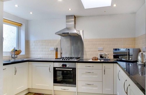 Mumbles House | St Jude's - Two Bedroom House, Sleeps 4