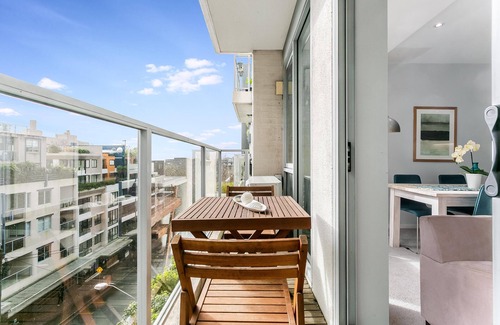 St. Leonards Apartment | St Leonards- TRNT2 - Albany Street - Spacious 2BR with Sunny Balcony, Parking Walk to Cafes