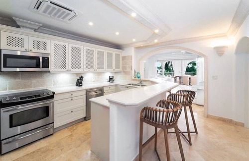Little Battaleys Apartment | St Peter's Bay 211 - Chic Modern Condo