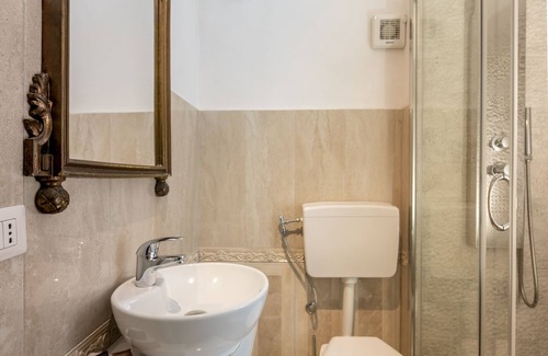 Vatican Apartment | St. Peter's in Love - Honeymoon suite with small pool