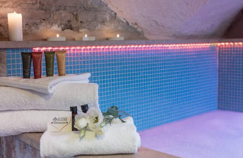 Vatican Apartment | St. Peter's in Love - Honeymoon suite with small pool