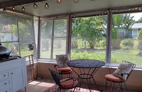Meadowlawn House | St Petersburg, Florida Entire Cozy Home: Location, location, location