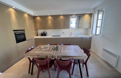 Saint-Tropez Apartment | ST Tropez Plein Centre Appartement Lumineux Avec Parking Place des Lices