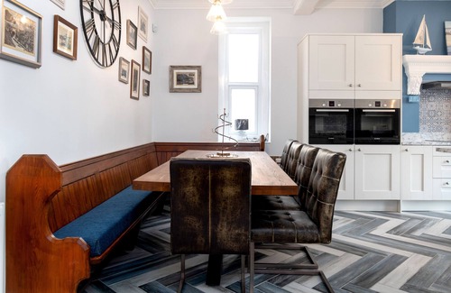 Llandudno Apartment | St Vincent House - Eight Bedroom Apartment, Sleeps 16