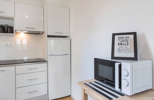 Alfama Apartment | Sta Clara House- Central & Quiet. Bright Studio
