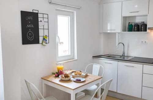 Alfama Apartment | Sta Clara House- Central & Quiet. Bright Studio