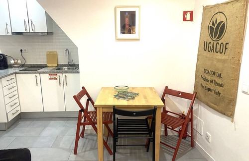 Alfama Apartment | Sta Clara House -Cozy Flat@Graça. NewDeco2024!
