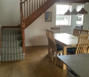 Tan-y-groes Apartment | Stable Cottage