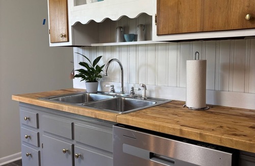 Bloomington House | Stadium Stroll: Walk to the Big Game! Sleeps 14
