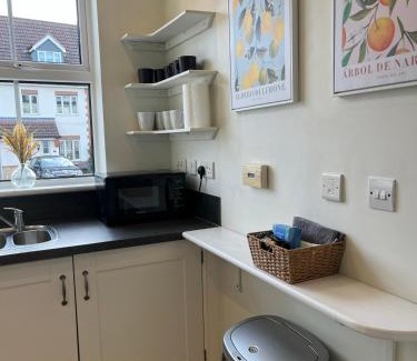 Stamford House | Stamford House - Superb Short Stays and Contractors with Free Parking