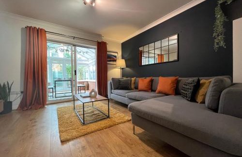 Stamford House | Stamford House - Superb Short Stays and Contractors with Free Parking