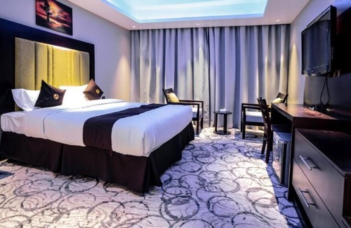 Al Muraqqabat House | Standard Room Near Reef Mall By Luxury Bookings