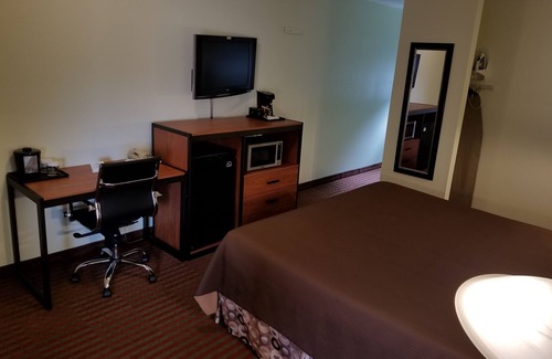 Buzzards Bay Hotel | Standard room one King Bed