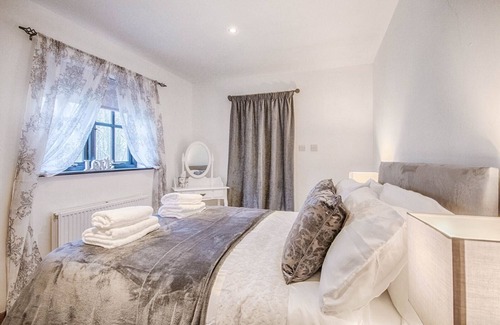 Bishop's Stortford House | Stansted Airport - Beautiful Annexe with Parking