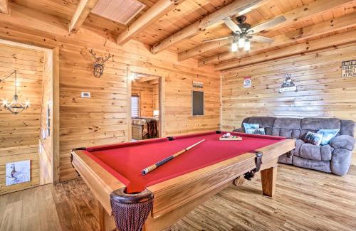 Sevierville House | Star Lite Cabin Hot Tub, Deck and Pool Table