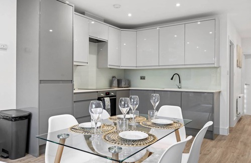 West Hendon Apartment | Star London Vivian Avenue 2-Bed Retreat with Garden