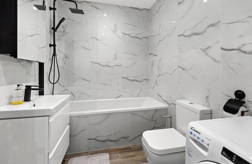 West Hendon Apartment | Star London Vivian Avenue 2-Bed Retreat with Garden