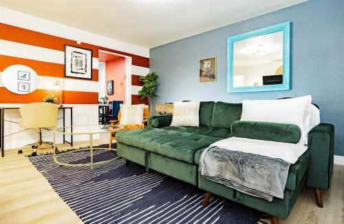 Gateway District House | Star Motel Unit 4- Premier Downtown Hotel Luxury 1br Private Oasis