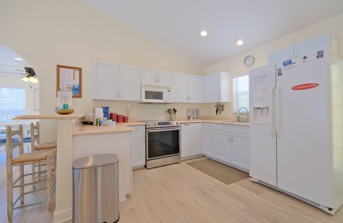 Anna Maria Cottage | Starfish Cottage - sleeps 4 guests in 2 bedrooms