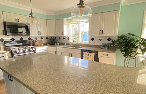 Norfolk House | Starfish Cottage . Direct Beachfront!
