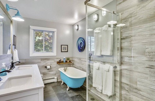 Moscow House | Stargazer Cottage - Situated on 2 private acres with an idyllic lily pond