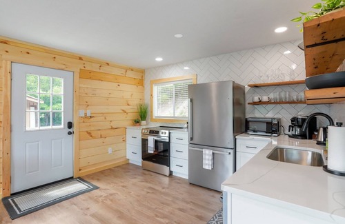 Broadway Cabin | Stargazers Cabin Hot Tub! Mountain Views!