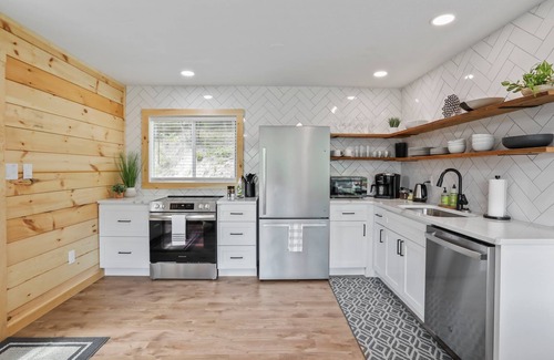 Broadway Cabin | Stargazers Cabin Hot Tub! Mountain Views!