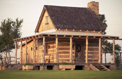 New Ulm Cabin | StarHill Farms Hinze Cabin