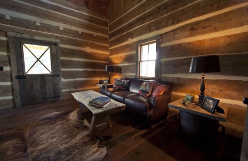 New Ulm Cabin | StarHill Farms Hinze Cabin