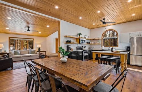 Sister Bay Cabin | Starkhaus: Modern Cabin, Walking Distance to DT SB