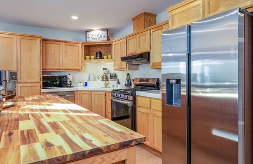 Oakhurst Cabin | Starlight Cabin-hot tub-fire pit-game room and more!