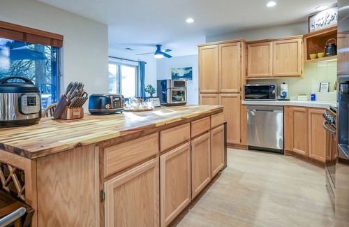 Oakhurst Cabin | Starlight Cabin-hot tub-fire pit-game room and more!